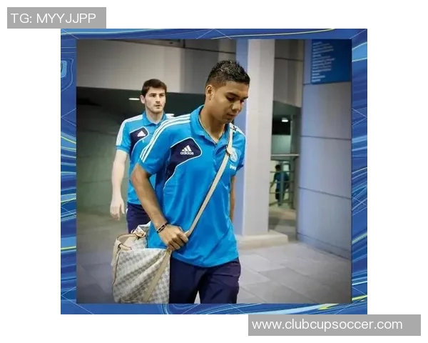 卡塞米罗的足球之路：从巴西天才到欧洲顶级中场的蜕变与成就